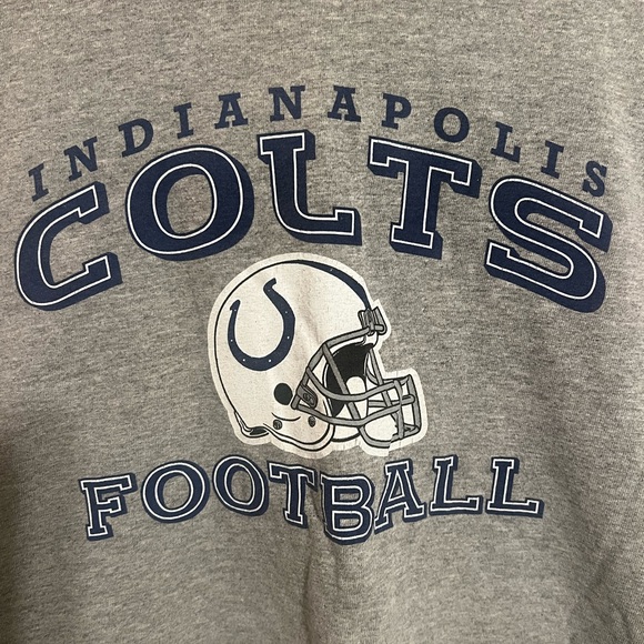 VINTAGE INDIANAPOLIS COLTS TEE- RUNS SMALL-COULD BE WORN AS “CROPPED” - Picture 2 of 2